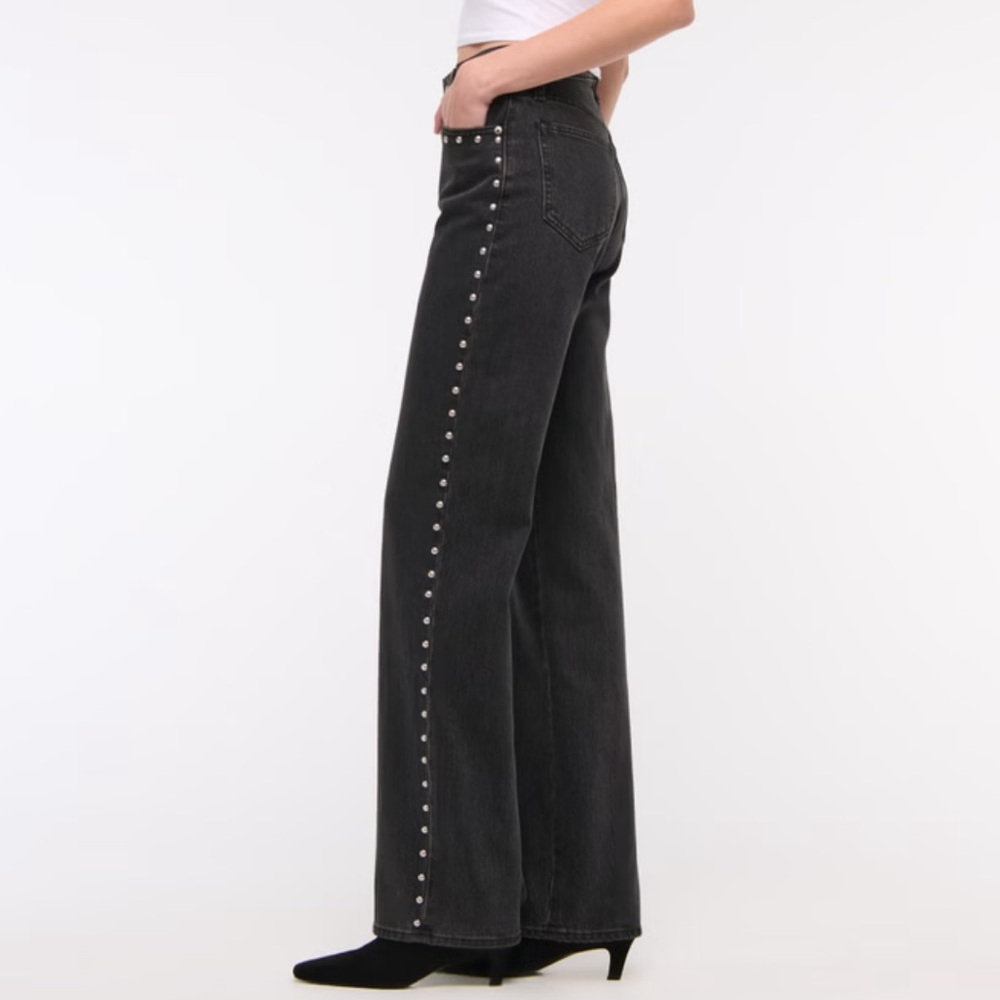 Abercrombie & Fitch High Rise 90s Relaxed Studded Jeans *NWT* - Picture 5 of 9